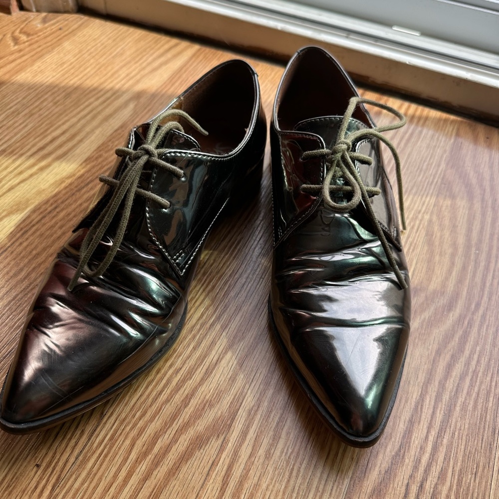 Women’s Silver Metallic Oxford Pointed Shoes